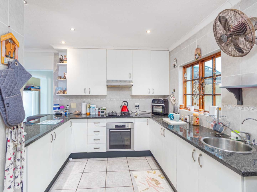 3 Bedroom Property for Sale in Meerhof North West